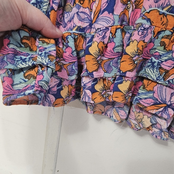 Jones&co Floral Ruffle Bottom Tank Top! - Picture 3 of 6